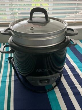 Aroma Black Rice Cooker with Glass Lid and Steamer